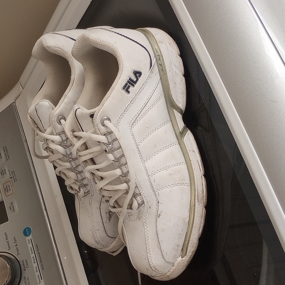 🟢BOGO🟢Fila Sneakers - Picture 1 of 2